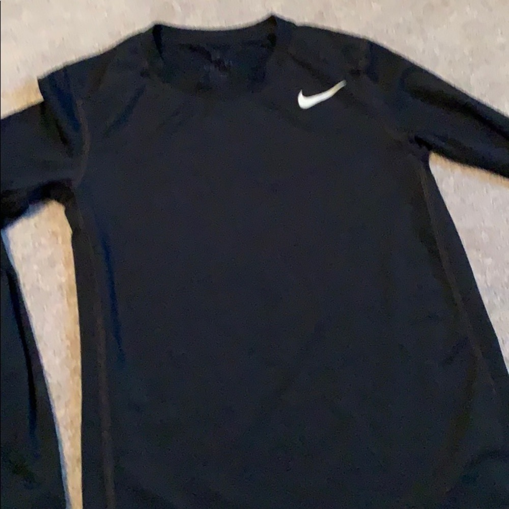 Nike dry fit long sleeve size medium